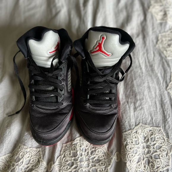 Size 6 youth Jordan 5. - Picture 3 of 8
